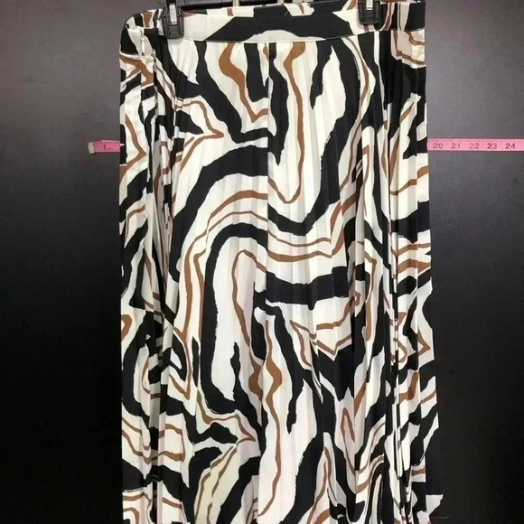 Chico’s Pleated Flowy,lined,side zip & button,lightweight,swirl print - Picture 5 of 10